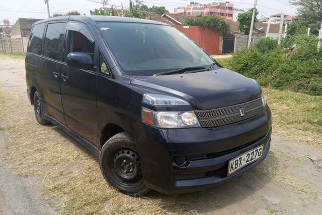 Toyota Voxy 2006